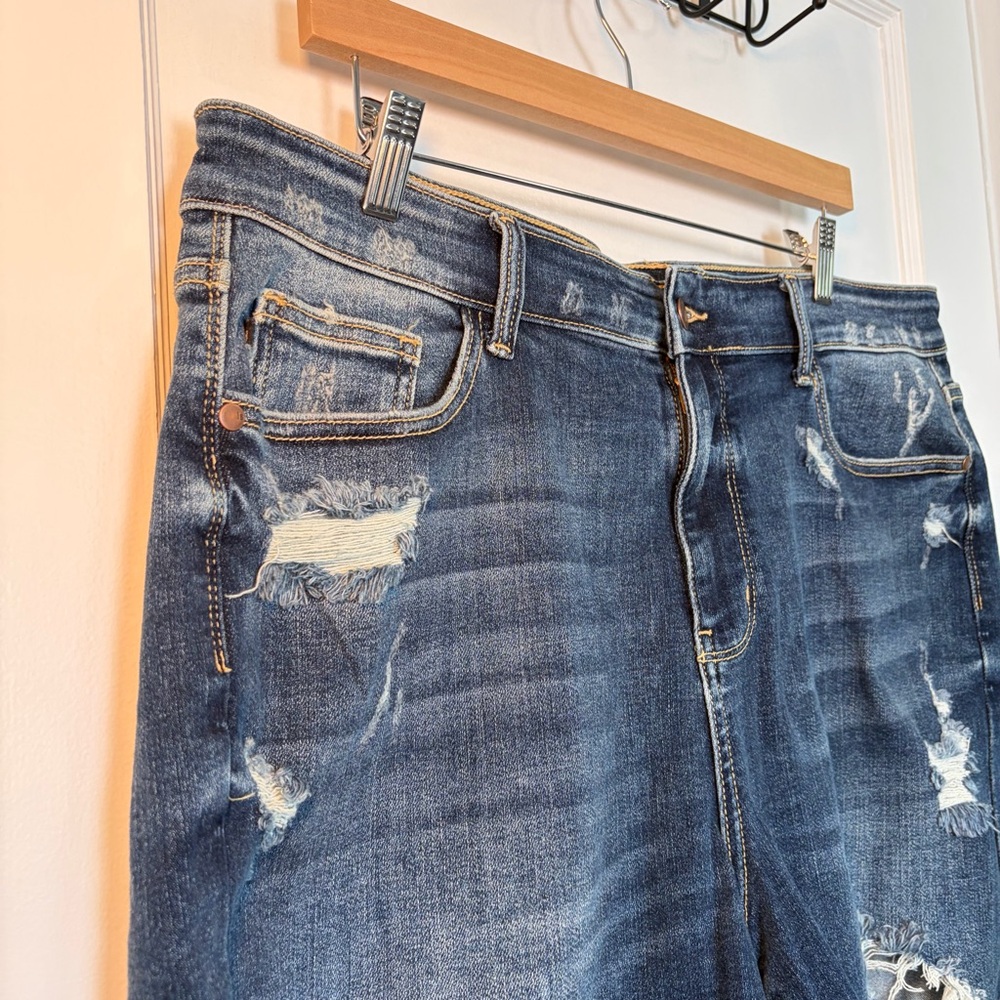 Judy blue distressed denim Shorts - Picture 4 of 16